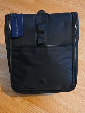 Adrienne Vittadini Black Men’s Toiletry Kit with Carry Handle